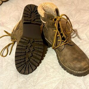 Boots, size 9, brown